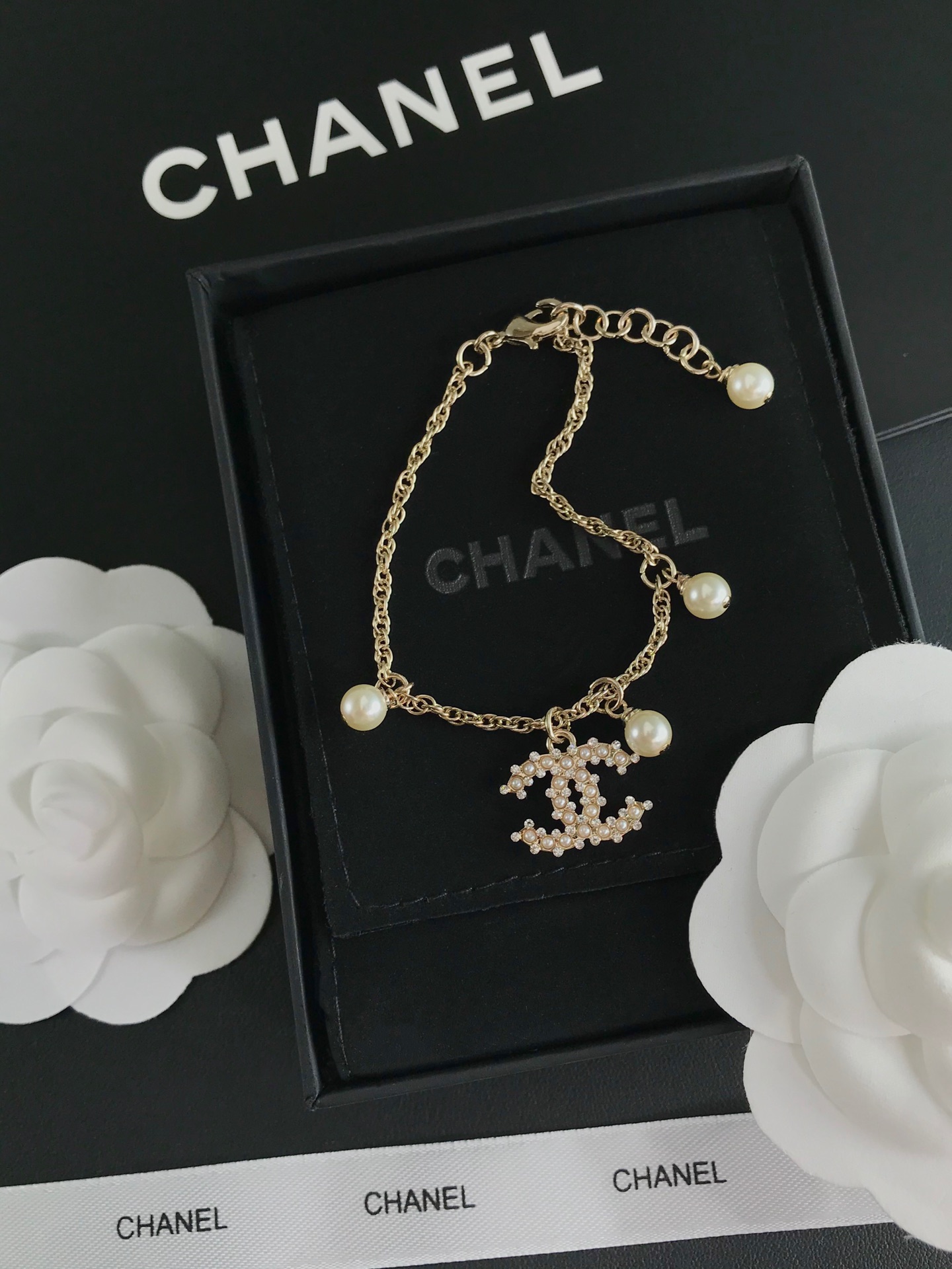 Chanel Pearls CC Charm Chain Bracelet - Image 3