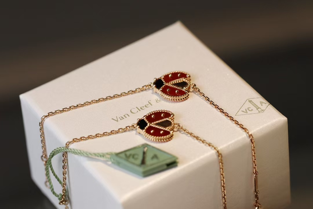 VCA Fauna Lucky Spring Bracelet, Open Wings Ladybug - Image 11