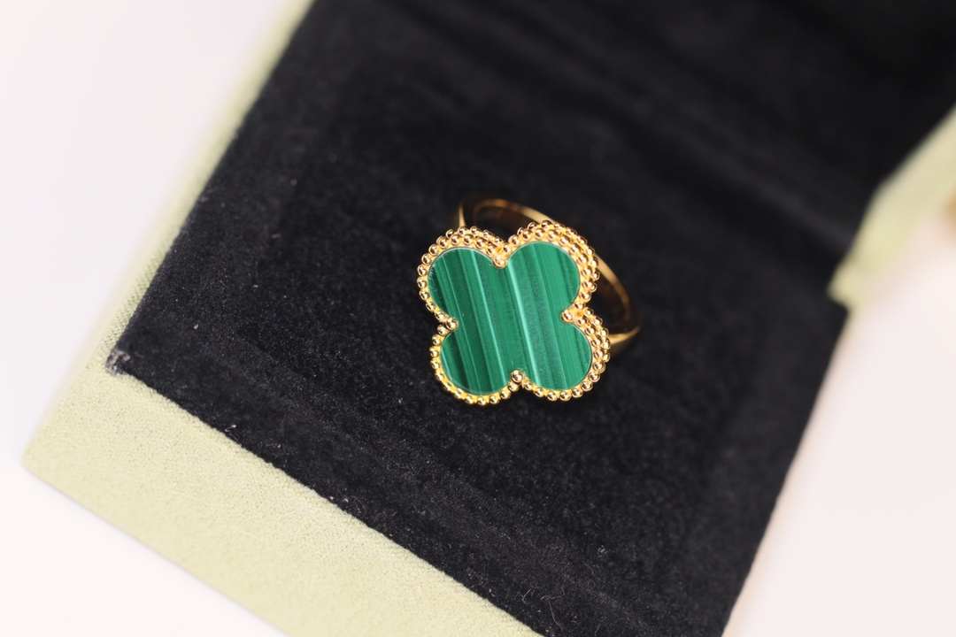 VCA Green Malachite Magic Alhambra Ring - Image 6