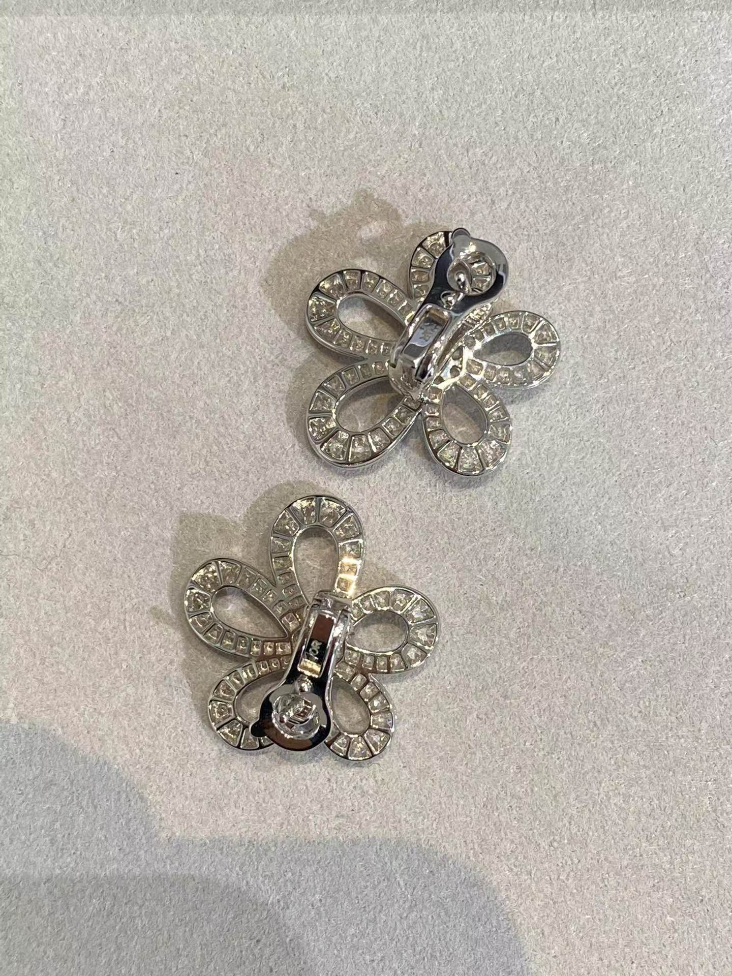 VCA Flowerlace Earrings - Image 9