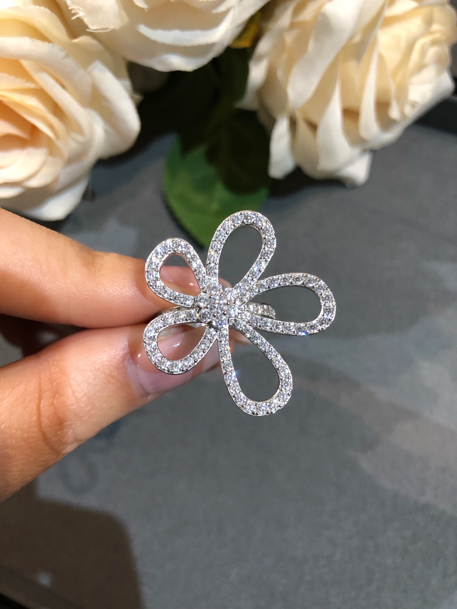 VCA Flowerlace Ring - Image 3
