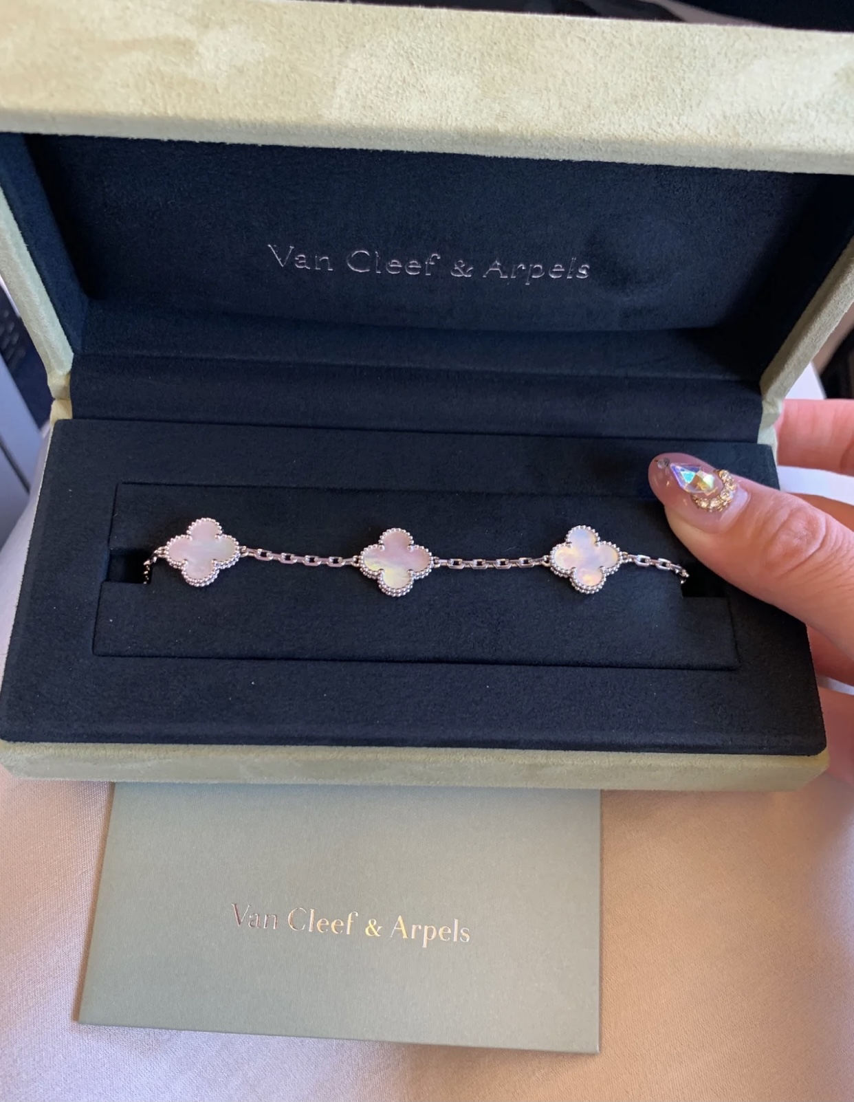 VCA Silver White Clover Vintage Alhambra Bracelet, 5 Motifs - Image 4