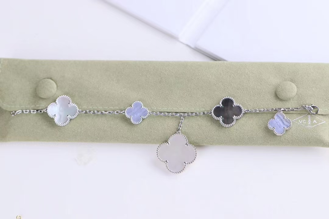 VCA Magic Alhambra Bracelet 5 Motifs - Image 5