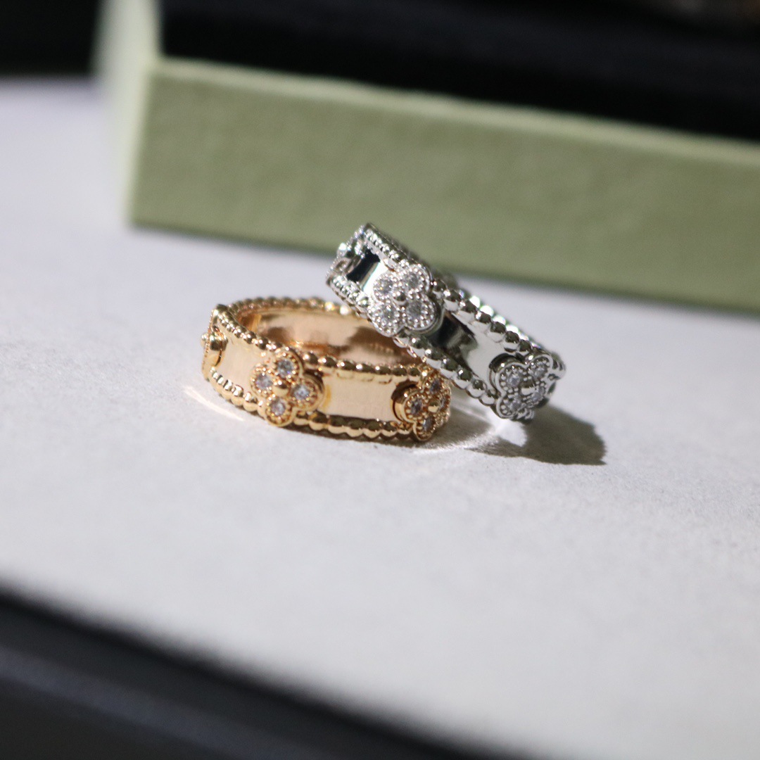 VCA Perlee Narrow Four Leaf Clover Ring - Image 2