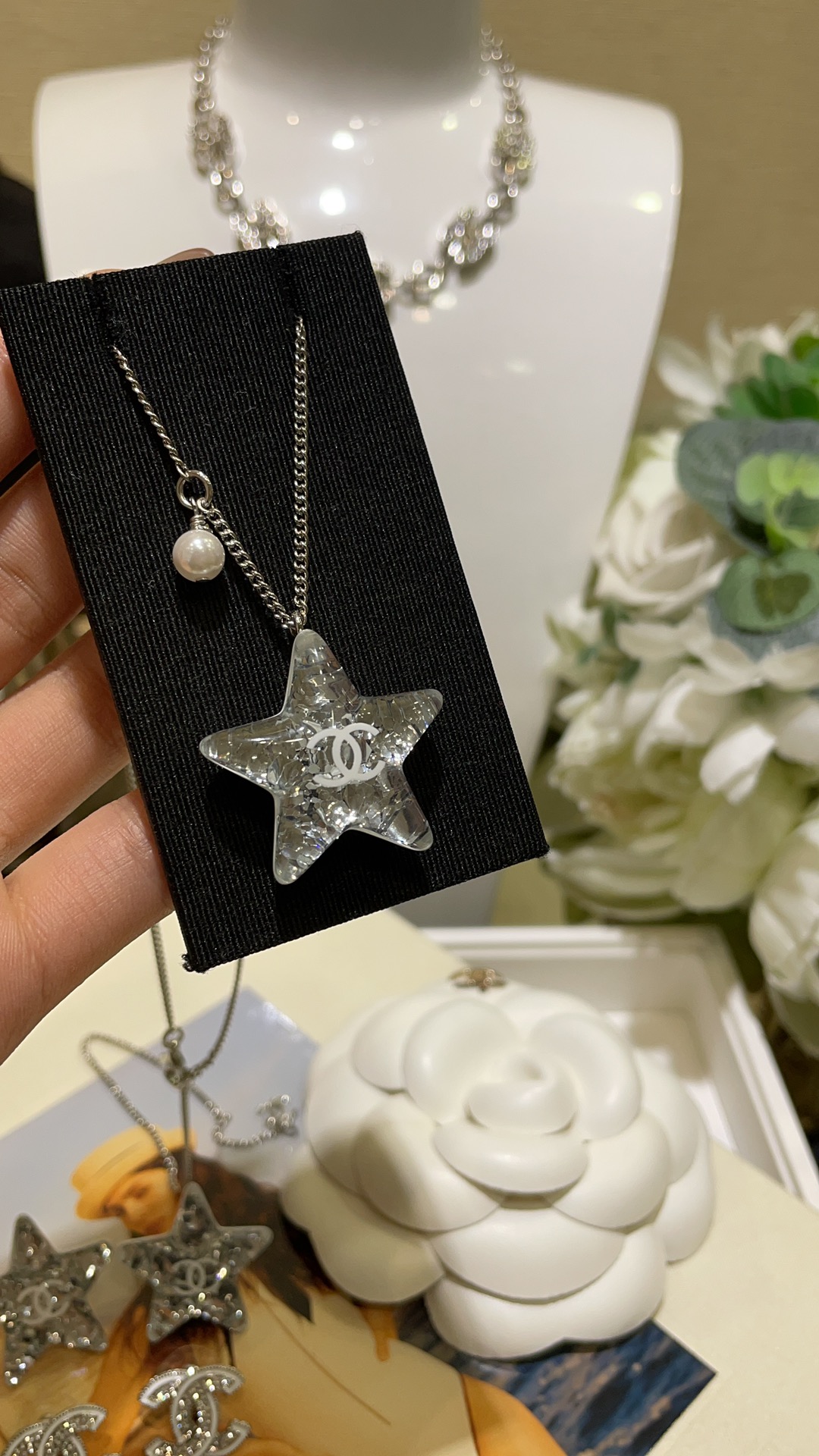 Chanel Silver Shiny Star Necklace and Earrings - Image 3