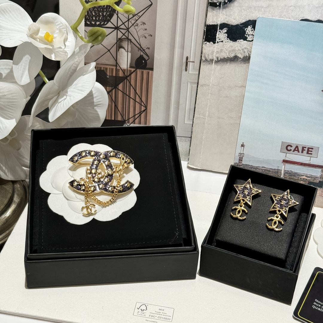 Chanel Star Enamel Coco Brooch Earrings - Image 3
