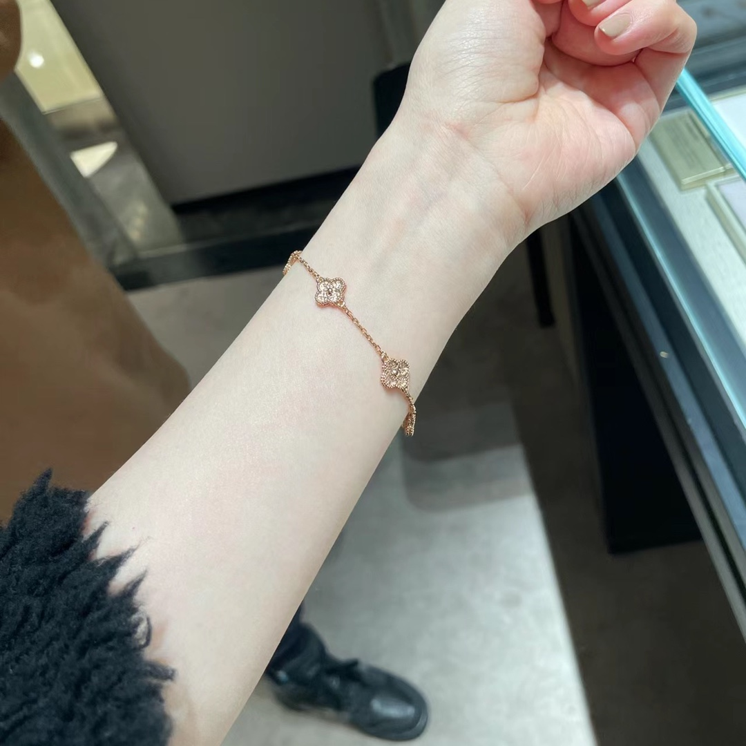 Dupe VCA Sweet Alhambra Bracelet, 6 Motifs, Rose Gold - Image 4