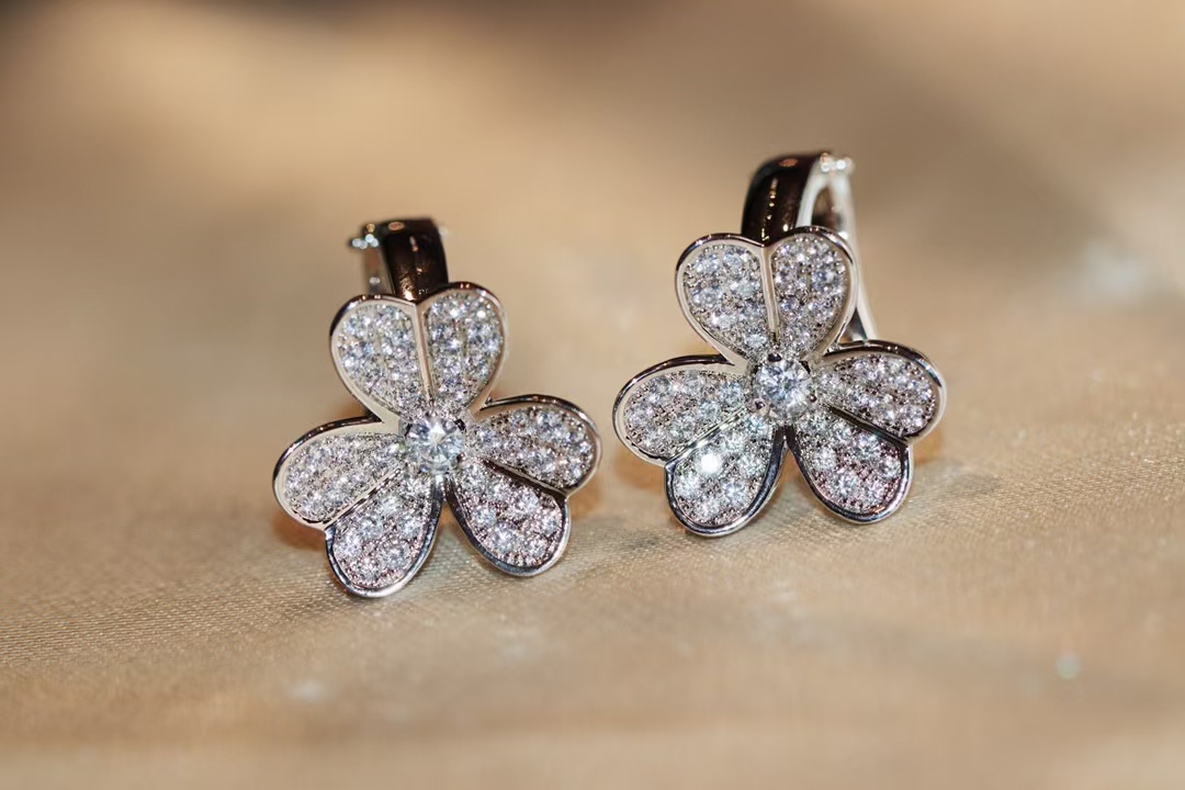 VCA Frivole Earrings - Small - Image 7