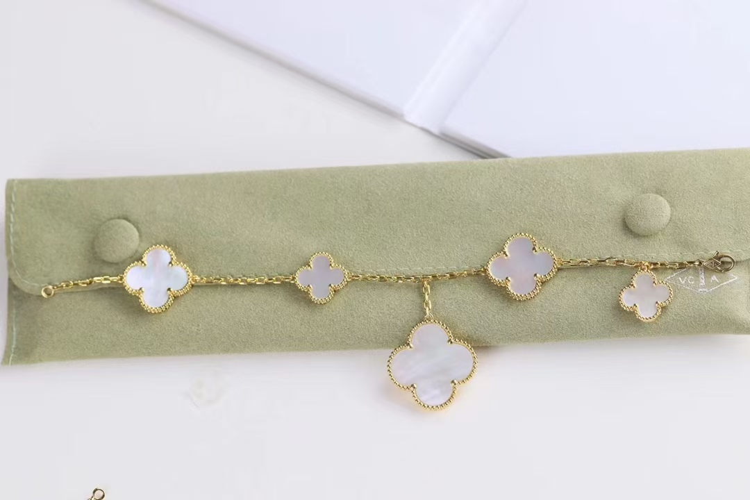 VCA Magic Alhambra Bracelet 5 Motifs - Image 6