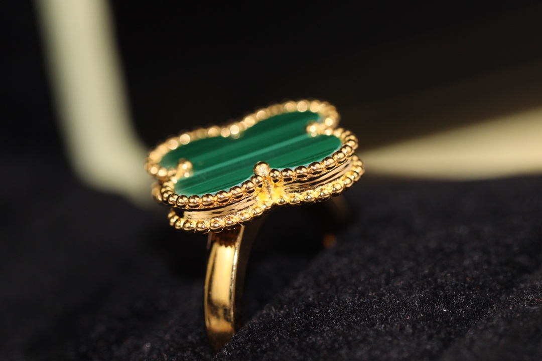 VCA Green Malachite Magic Alhambra Ring - Image 7
