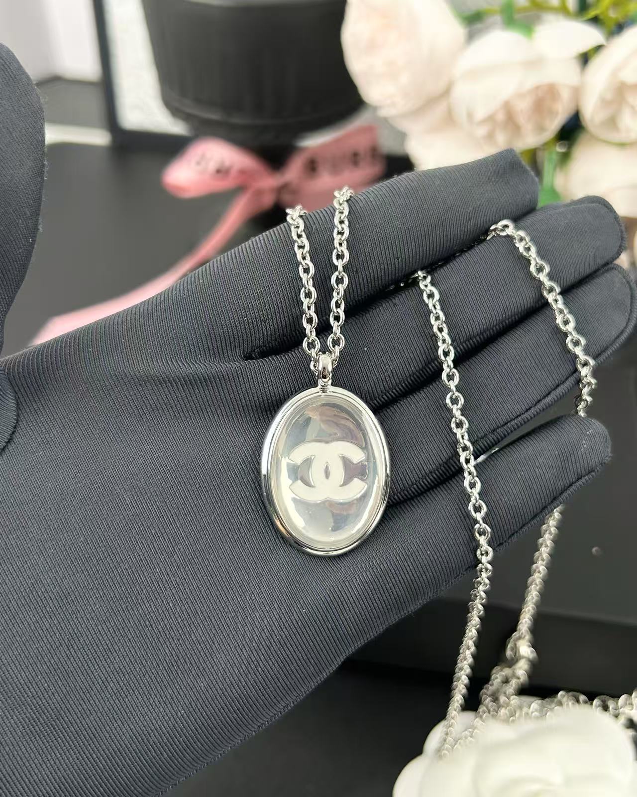 Chanel Silver Mirror Surface Oval Pendant Necklace - Image 3