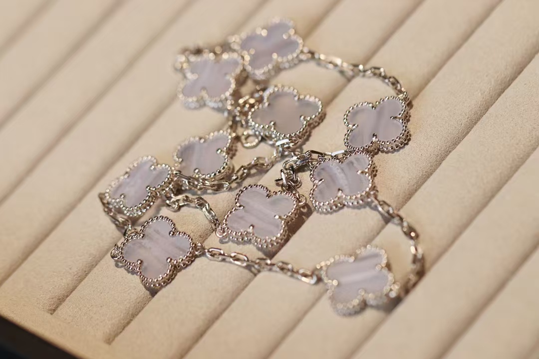 VCA Vintage Alhambra Necklace, 10 Motifs - Image 4