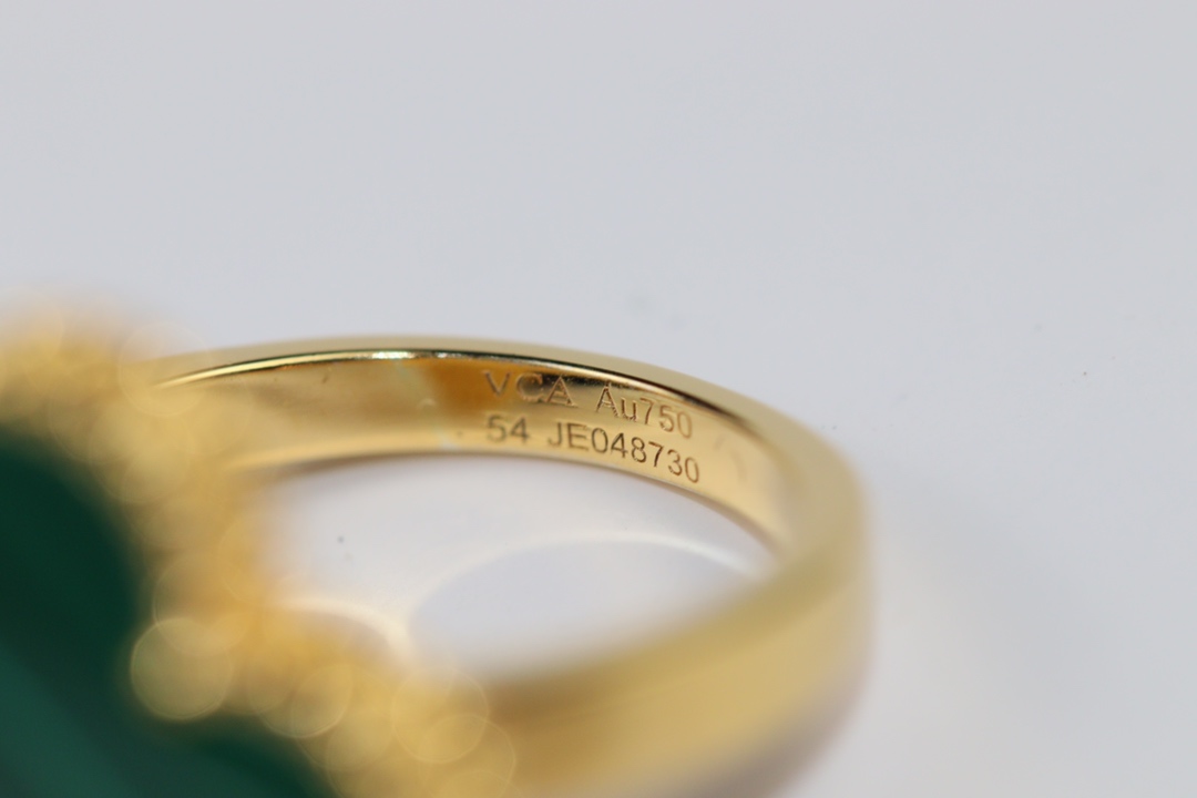 VCA Green Malachite Magic Alhambra Ring - Image 10