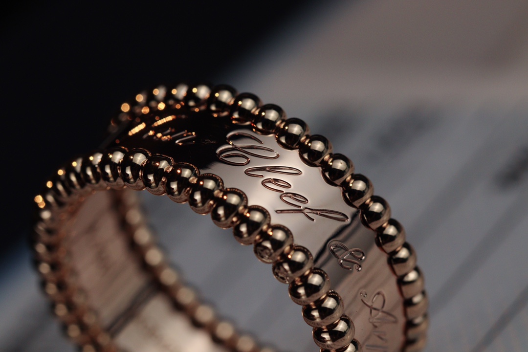 VCA Perlee Signature Ring - Image 7