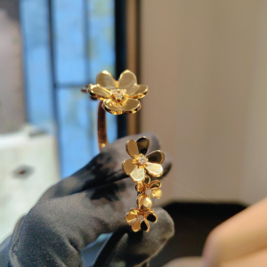 VCA Frivole 7 Flowers Bangle Bracelet