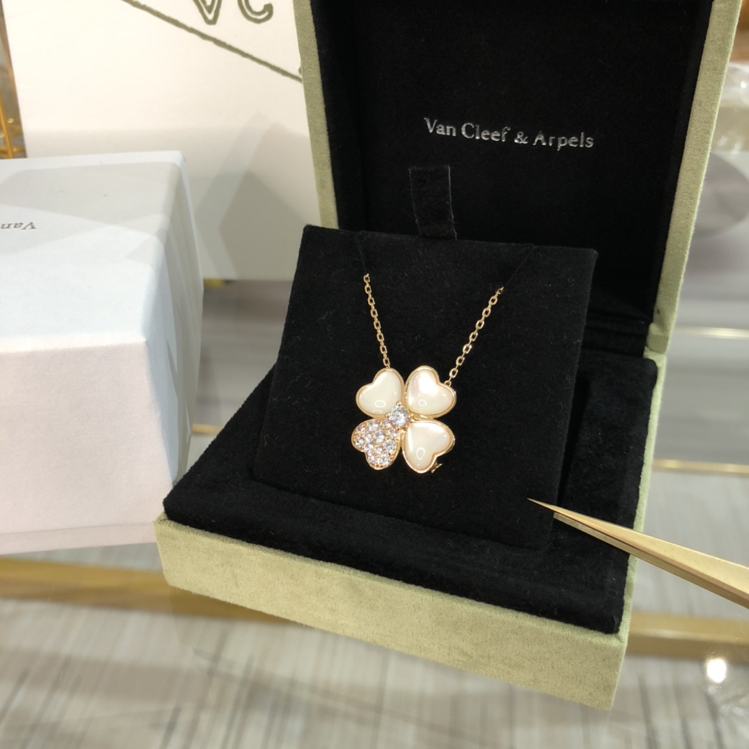 VCA Clover Detachable Pendant Necklace & Brooch 2-in-1 - Image 7