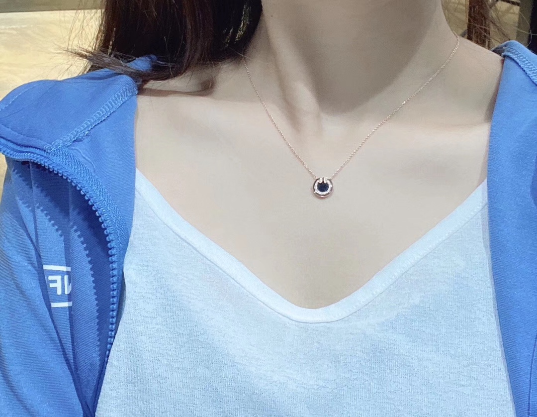 Tiffany Limited Version Round Pendant Necklace - Image 4
