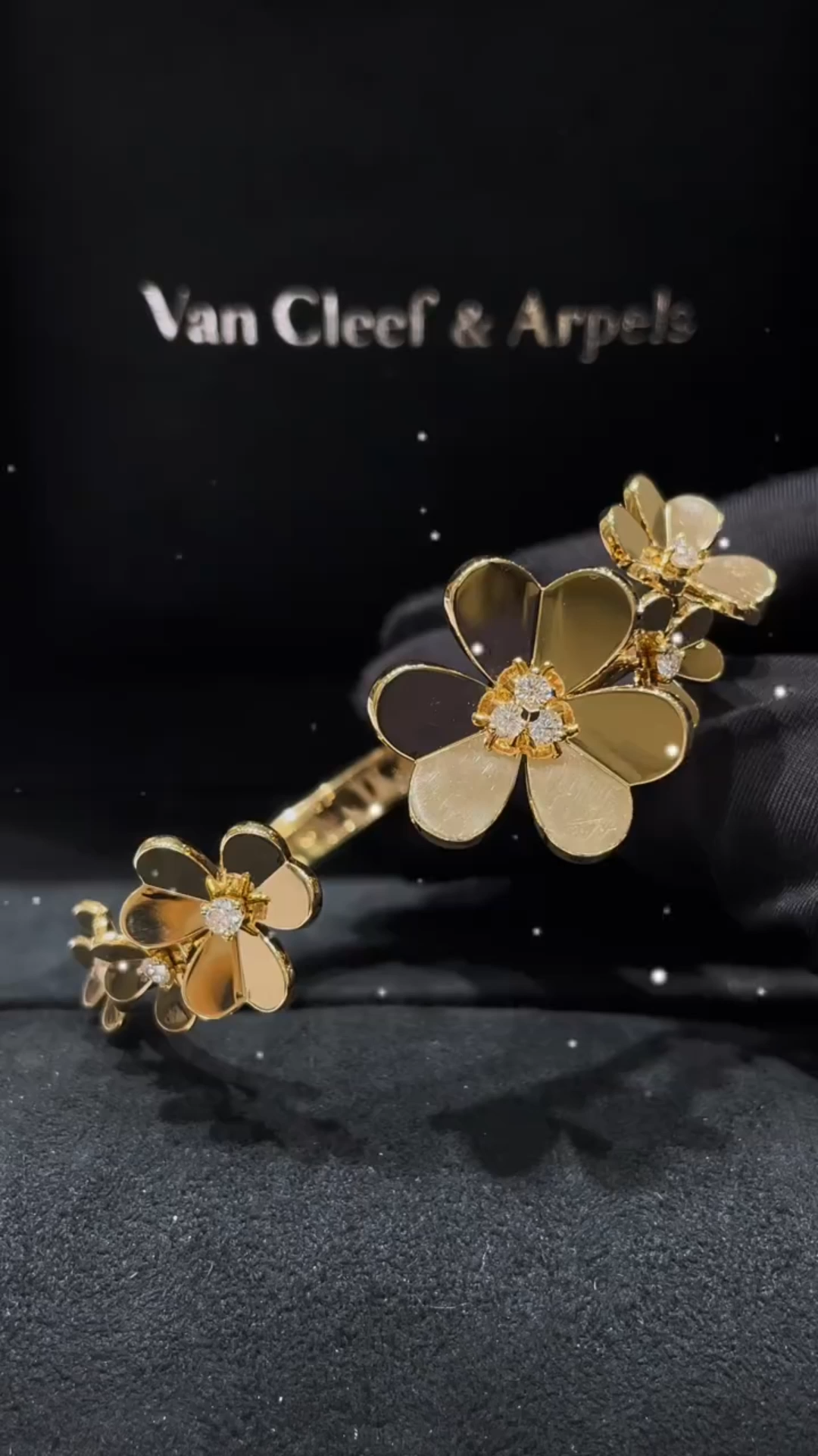 VCA Frivole 7 Flowers Bangle Bracelet - Image 3