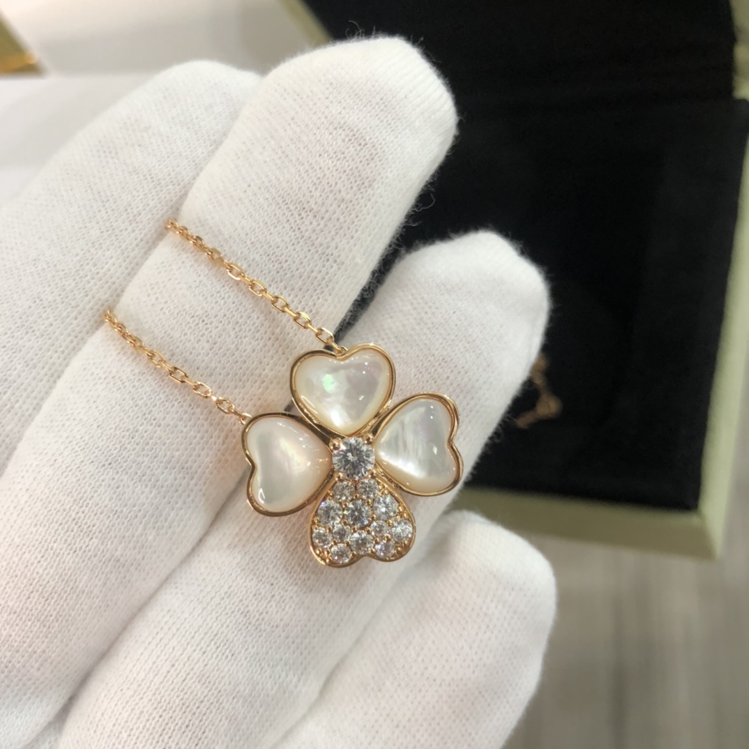 VCA Clover Detachable Pendant Necklace & Brooch 2-in-1 - Image 9