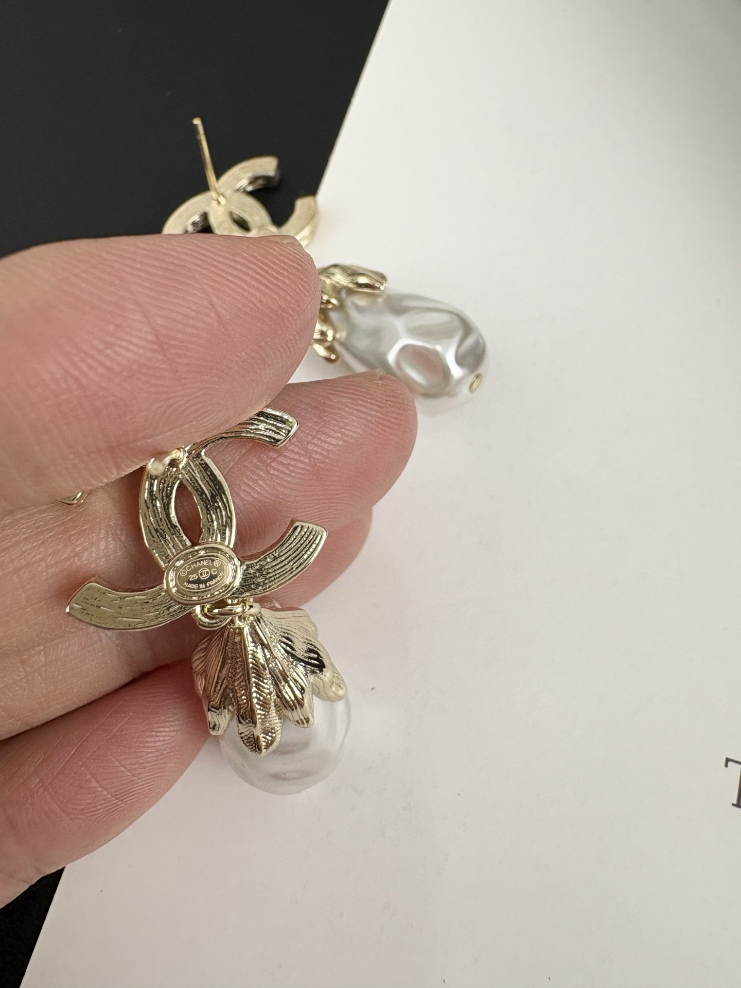 Chanel Vintage Baroque Pearl Dangle Earrings - Image 9