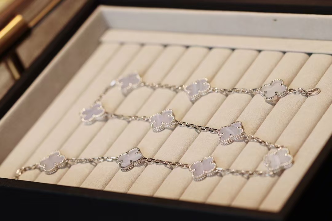 VCA Vintage Alhambra Necklace, 10 Motifs - Image 3