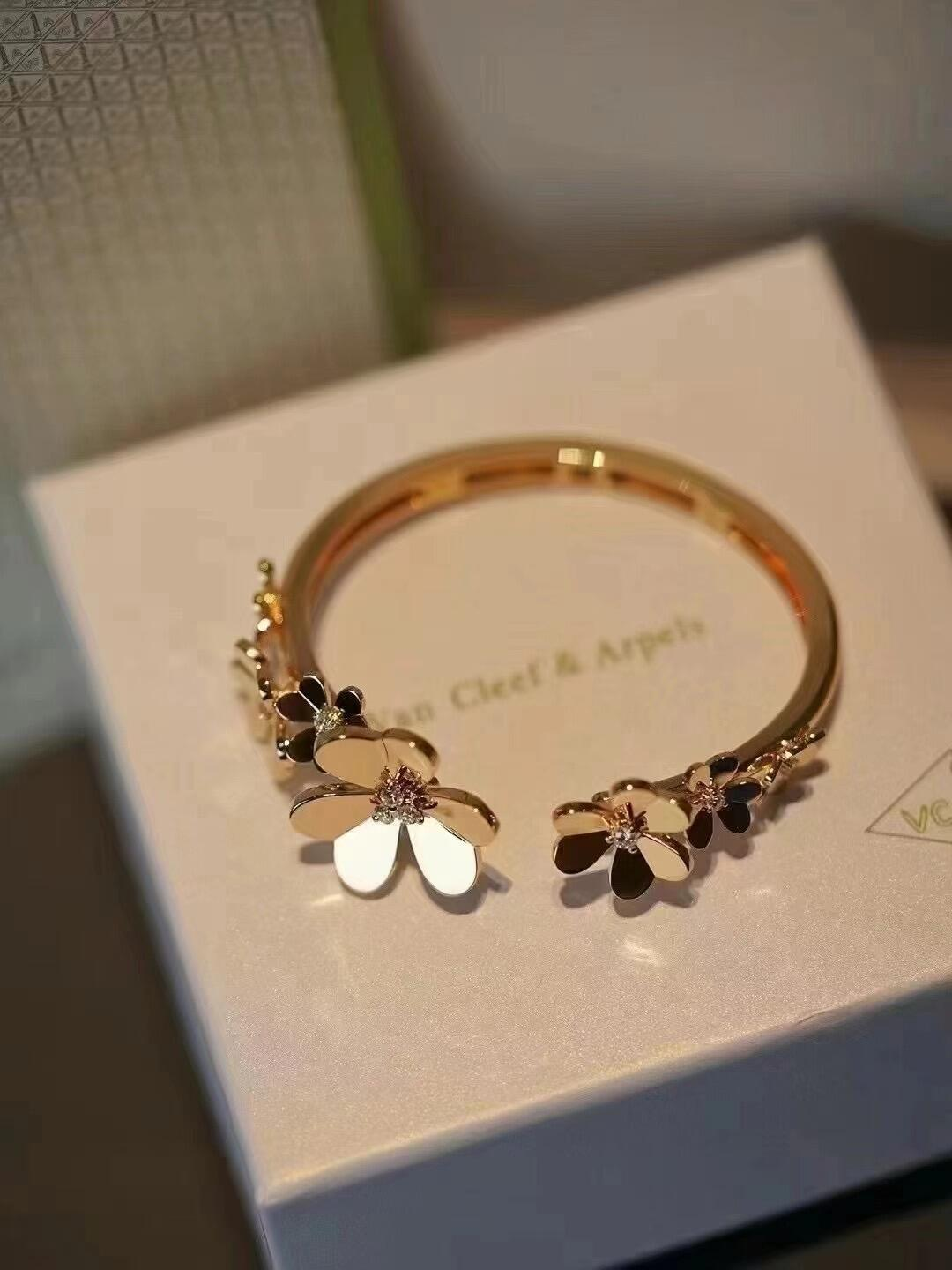 VCA Frivole 7 Flowers Bangle Bracelet - Image 7