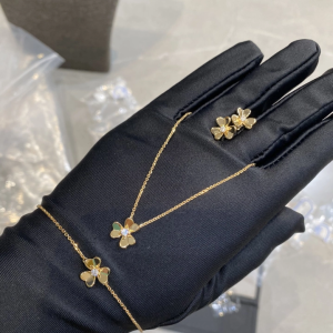 VCA Flora Earrings Bracelet Necklace, 1 Motif
