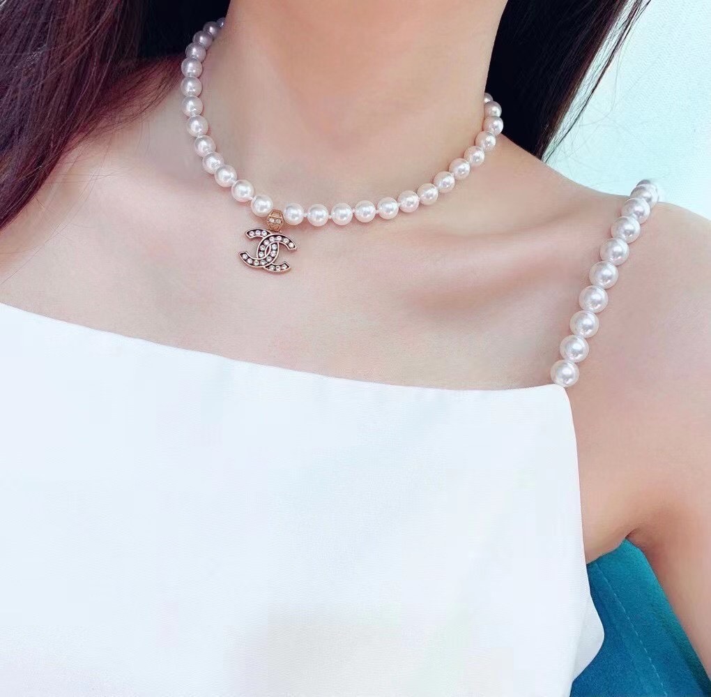 Chanel Vintage Pearl Choker with CC Pendant Necklace - Image 9