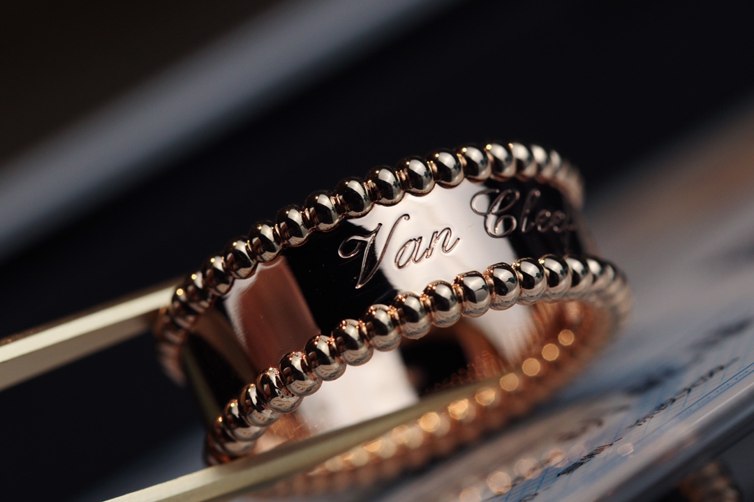 VCA Perlee Signature Ring - Image 3
