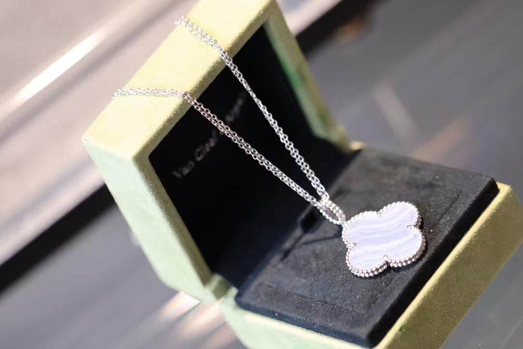 VCA Vintage Alhambra Pendant Necklace - Large - Image 2