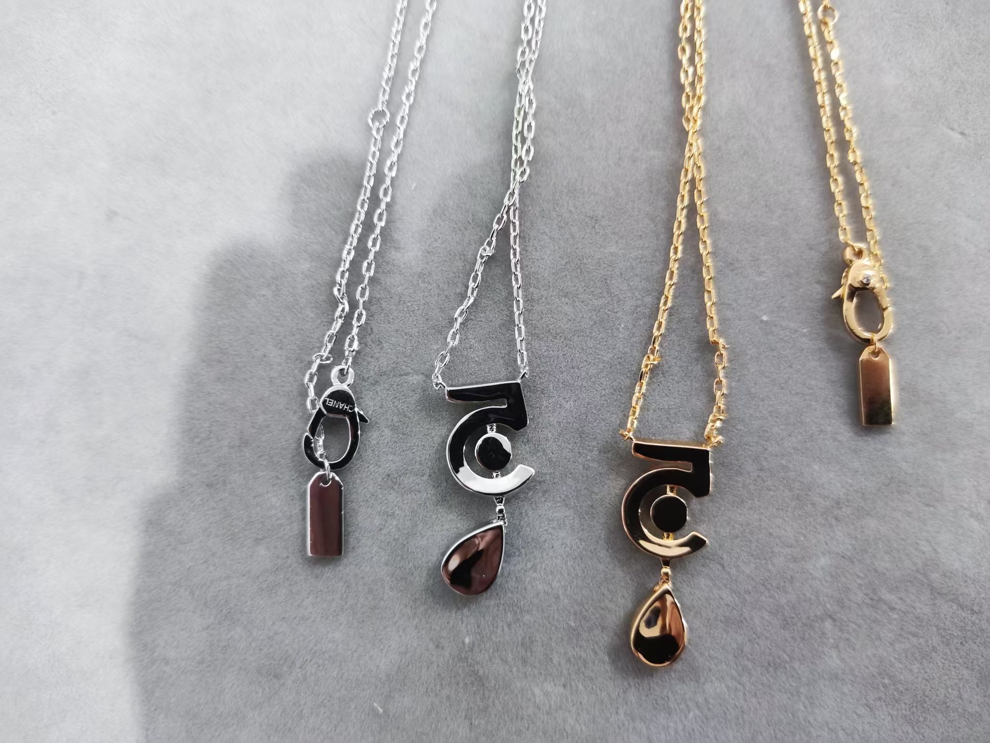 Chanel NO.5 Teardrop Pendant Necklace - Image 7