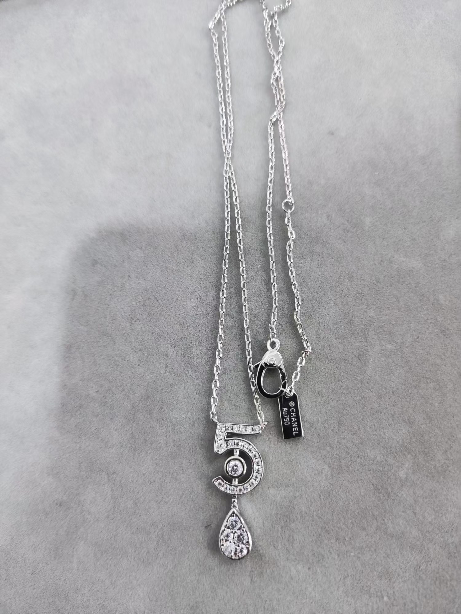 Chanel NO.5 Teardrop Pendant Necklace - Image 3