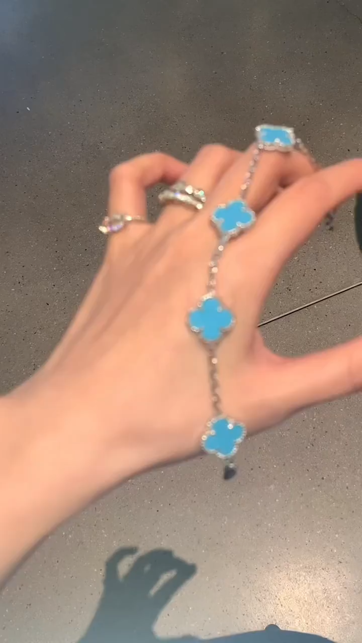 VCA Blue Agate VIntage Alhambra Bracelet, 5 Motifs - Image 6